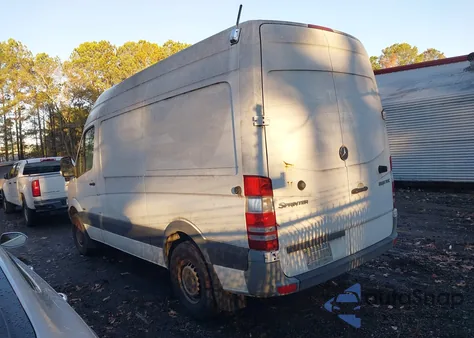 2011 Mercedes-Benz Sprinter 2500 Normal Roof из США, поврежденный, VIN WD3PE7CC0B5540866